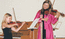 Siria Walter spielt mit Musiklehrerin Anja Bereiter eine Mazurka. Bild Lilo Etter - www.schwyzkultur.ch/media/news
